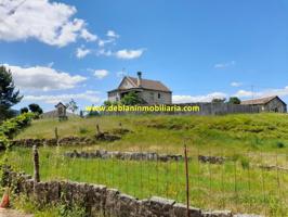 DOS CASAS A REFORMAR CON TERRENO DE 3.000 M2 photo 0
