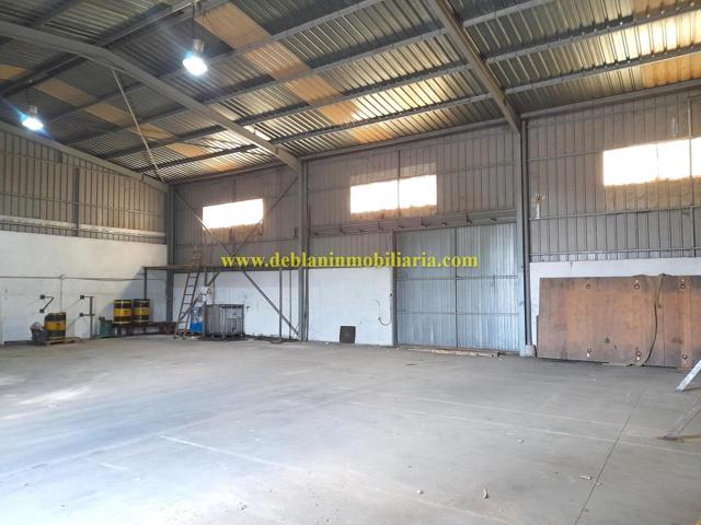 NAVE DE 300 M2 CON OFICINA Y ASEO ANEXOS photo 0