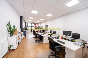 SE VENDE LOCAL COMERCIAL ACONDICIONADO EN TUI photo 0