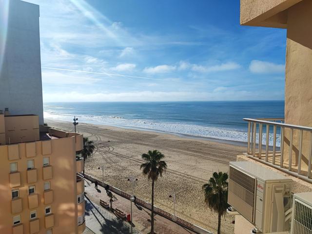 Venta Piso reformado con vistas a la Playa Victoria, Cádiz photo 0