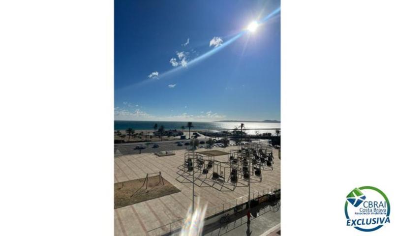 Piso En venta en Castelló d'Empúries photo 0