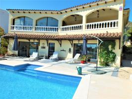 Villa En venta en Roses photo 0