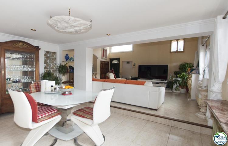 Villa En venta en Roses photo 0