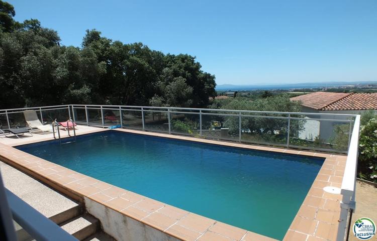 Villa En venta en Roses photo 0