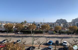 Piso En venta en Castelló d'Empúries photo 0