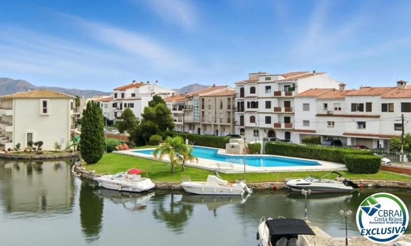 Piso En venta en Castelló d'Empúries photo 0