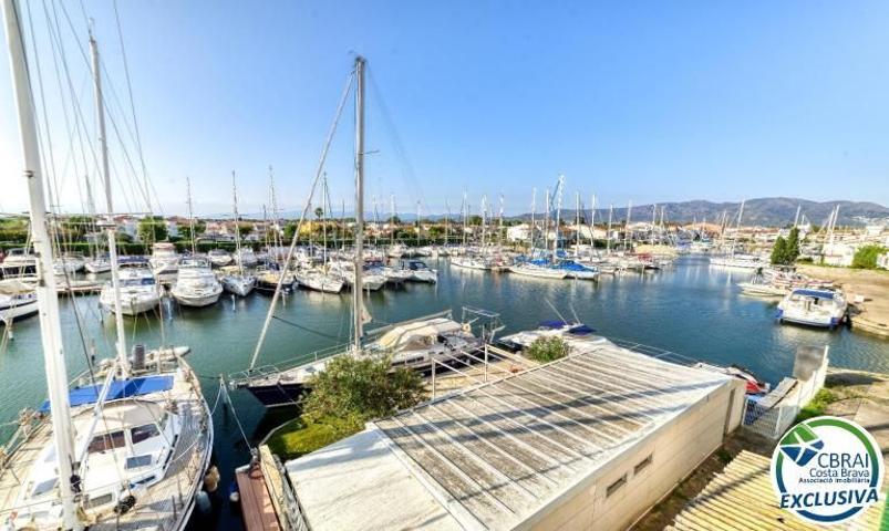 Piso En venta en Castelló d'Empúries photo 0