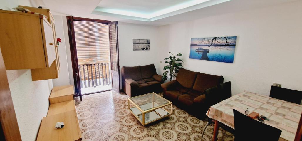 Edificio en Venta en Castellón con dos Viviendas Independientes y Local photo 0