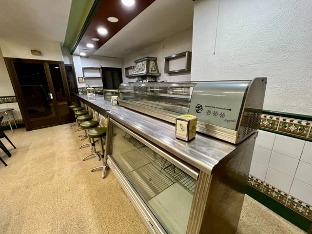 Local céntrico con salida de humos a la venta o alquiler con opción a compra photo 0