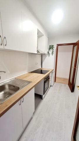 Piso en Castellón de cuatro habitaciones en alquiler en agosto photo 0