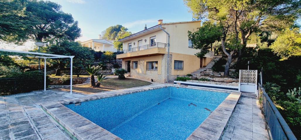 Encantadora Villa en Urbanización Cerca de Castellón – 6 Dormitorios, Piscina y Vistas al Mar photo 0