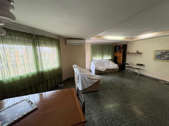 Gran piso de siete habitaciones, tres baños y terrazas en el centro de Castellón photo 0