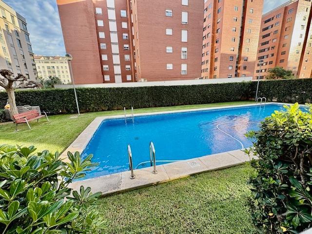 Alquiler de piso en Castellón con piscina, terraza y garaje photo 0