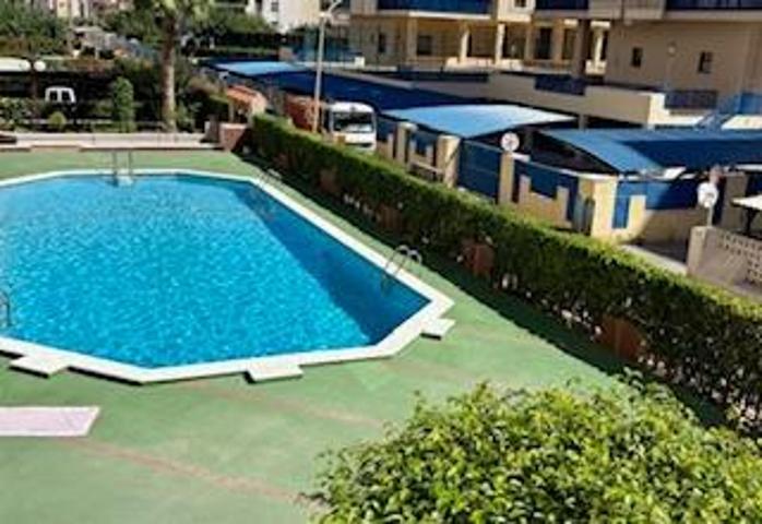 Apartamento en Benicàssim de tres dormitorios, gran terraza, trastero y piscina photo 0