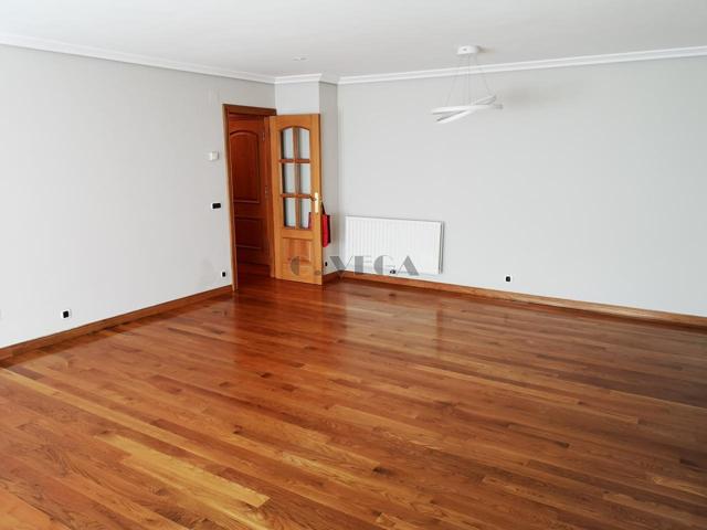 Amplio piso de tres domitorios sin muebles. photo 0