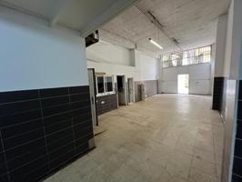 En la calle López Mora un bajo o almacen de 190 metros cuadrados con dos cámaras frigoríficas. photo 0