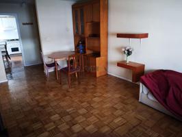 Piso de tres dormitorios con garaje y trastero. A reformar. photo 0
