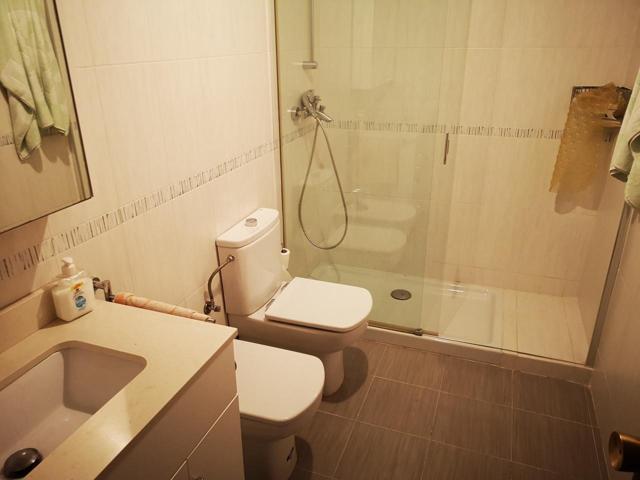 Piso de tres dormitorios y dos baños con garaje y dos trasteros. photo 0