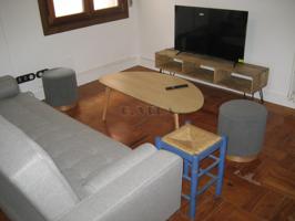 Piso de cuatro dormitorios. Amueblado. Se alquila a estudiantes. photo 0