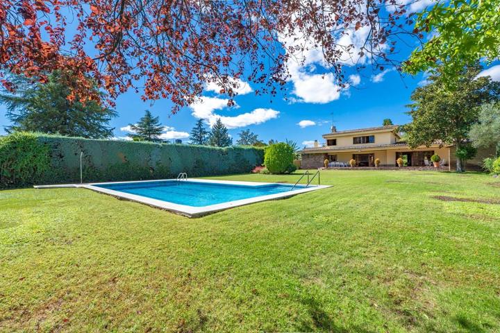 Unifamiliar En venta en Villafranca Del Castillo, Villanueva De La Cañada photo 0