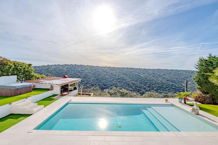 Chalet individual con piscina en Valdemorillo photo 0