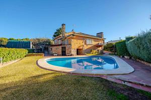 Chalet independiente con piscina en urbanización Pino Alto photo 0