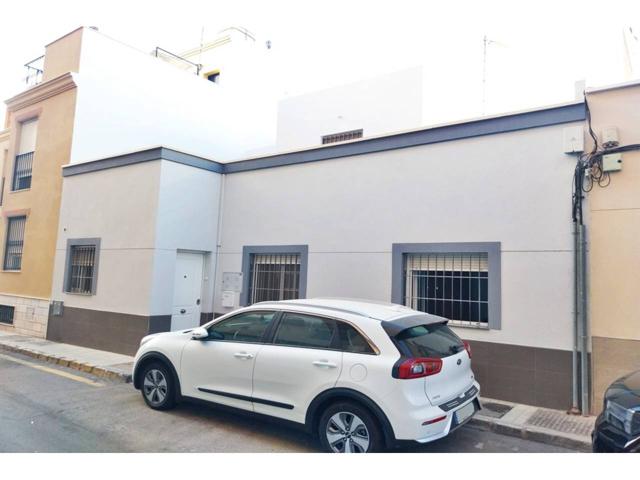 SE VENDE ESTA PRECIOSA CASA EN ZONA RAMBLA AMATISTEROS - ALMERÍA. photo 0