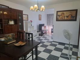 ¡Oportunidad para reformar a tu gusto! Piso amplio con gran cocina y muchas posibilidades! photo 0