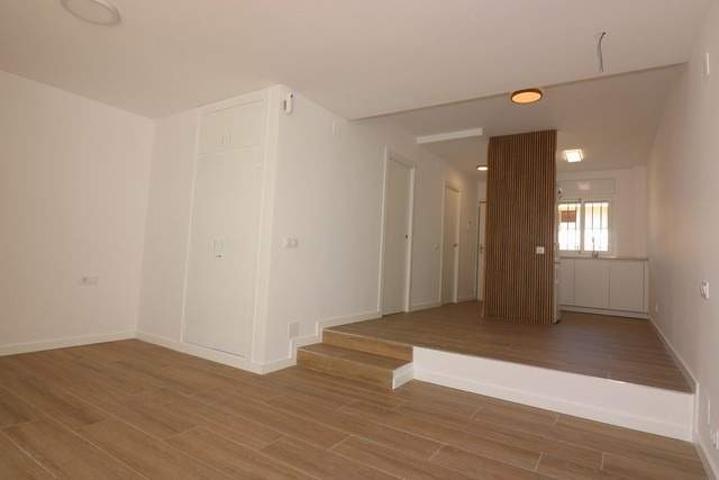 APARTAMENTO REFORMADO CON PARKING EN 2º LINEA DE PLAYA photo 0