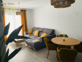 Se alquila piso seminuevo con terraza y plaza de garaje incluida en el precio. Se encuentra en la zona de Puerto Sol. La photo 0