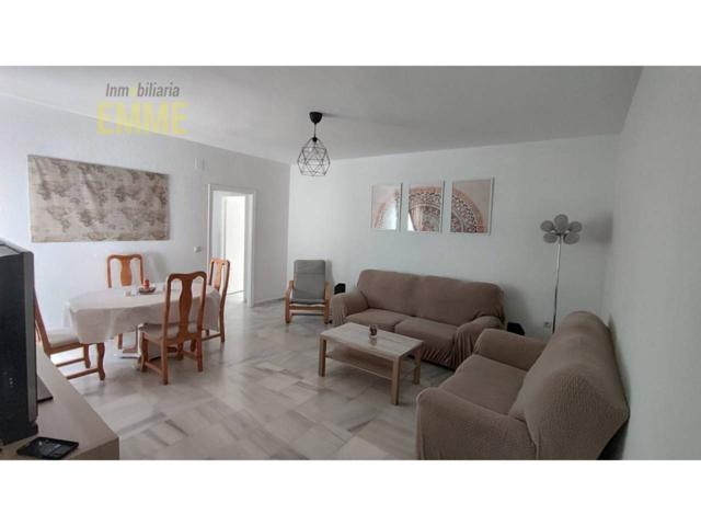 Se alquila piso recién reformado junto a Carrera Espinel, la vivienda se encuentra ubicada en pleno centro comercial de photo 0