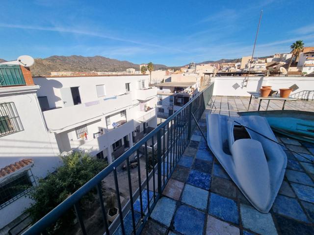 Casa Adosada de 5 Habitaciones con Terraza y Patio en Ciudad Jardín photo 0