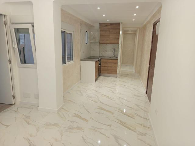 Piso totalmente reformado en Martínez de la Rosa (Málaga) photo 0