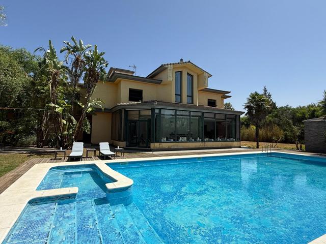 Chalet independiente en venta en Gelves photo 0