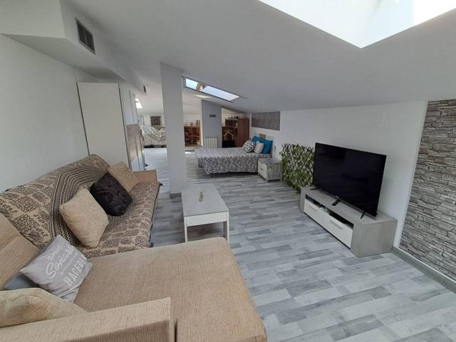 INCREIBLE DUPLEX CON PARKING photo 0