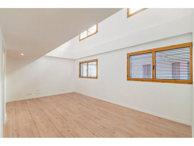 Venta de LOCAL ideal para reformar en El Poble-sec, Barcelona Capital photo 0