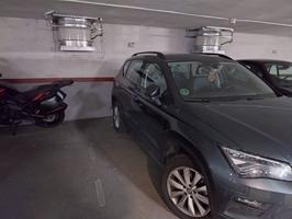 Junto ambulatorio Lluis Millet plaza de parking a un precio muy interesante, venga a verla y luego decida photo 0