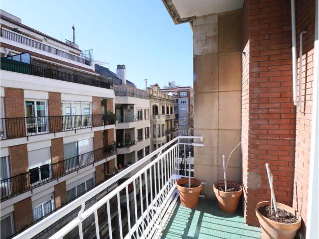 Alto, soleado, balcón, distribución cómoda y practica, tamaño optimo, que transmite tranquilidad y se adivina muy confor photo 0