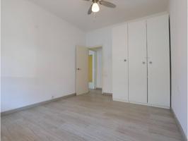 Alto, todo exterior, soleado, terraza cabe mesa y sillas, 4habitaciones, 3 son dobles, piso agradable y muy buenas sensa photo 0