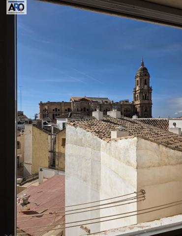 Vive Málaga desde dentro: piso en el casco histórico con espectaculares vistas a la Catedral photo 0