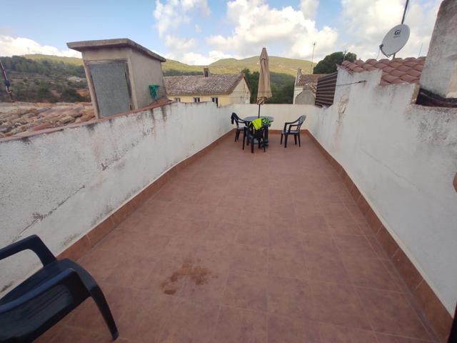 CASA CON TERRAZA EN EL PUEBLO DE TORRELLES DE FOIX (BARCELONA ) photo 0