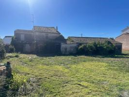 CASA DE PUEBLO CON TERRENO EN VENTA EN LES CABANYES photo 0