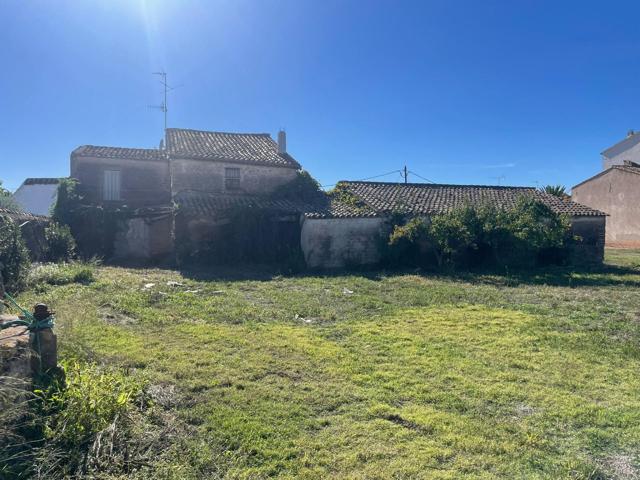 CASA DE PUEBLO CON TERRENO EN VENTA EN LES CABANYES photo 0