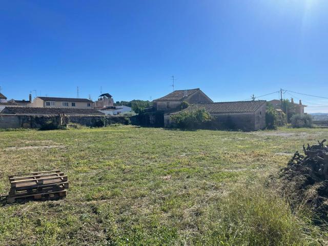 CASA DE PUEBLO CON TERRENO EN VENTA EN LES CABANYES photo 0