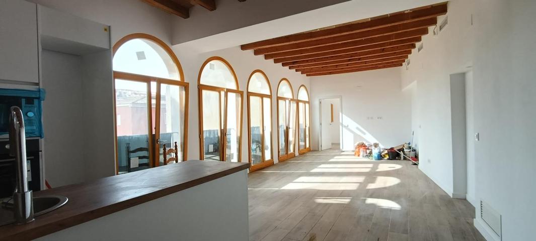 Venta de piso en pleno centro de Vilafranca-Finca rehabilitada photo 0