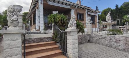 CASA CON TERRENO EN VENTA EN FONT RUBI photo 0