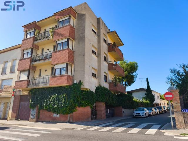 Edificio con 3 viviendas y un solar para edificar photo 0