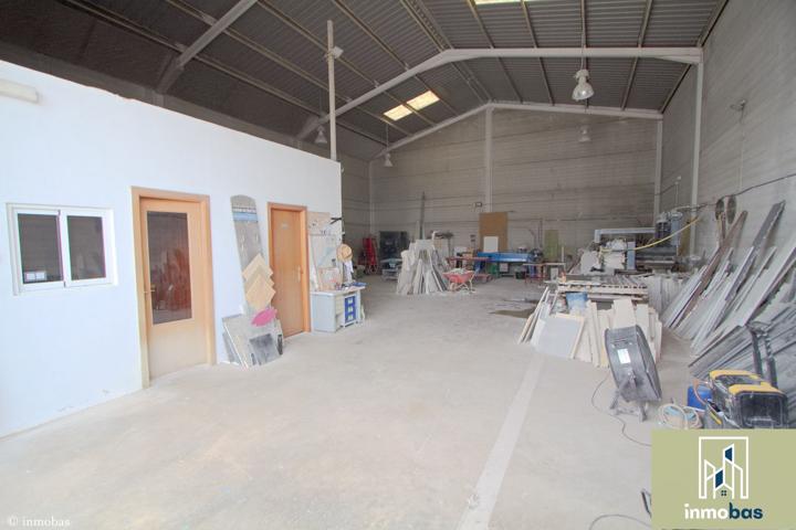 Almacén En venta en Badajoz photo 0