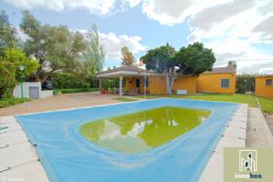 Villa En venta en Badajoz photo 0