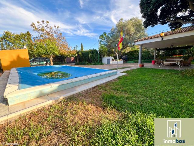 Villa En venta en Badajoz photo 0